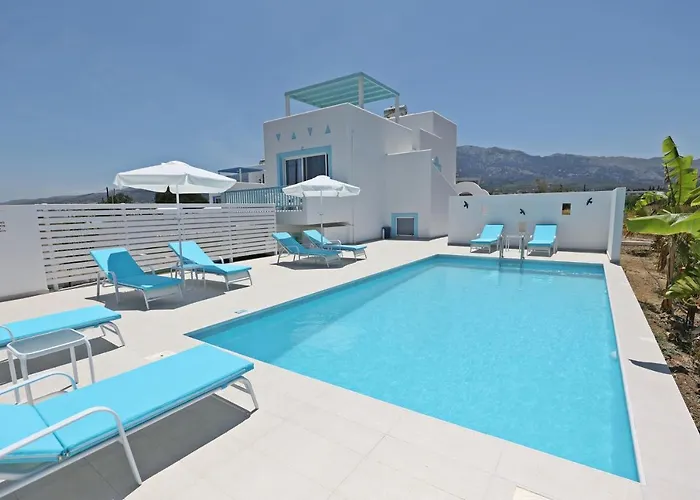 Xenos 7 With A Private Pool Near The Sea