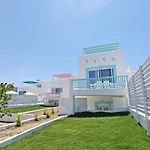 Xenos 7 With A Private Pool Near The Sea Villa *