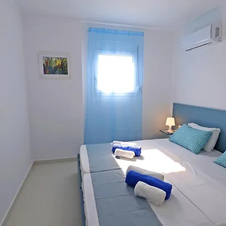 Xenos 7 With A Private Pool Near The Sea Vilă