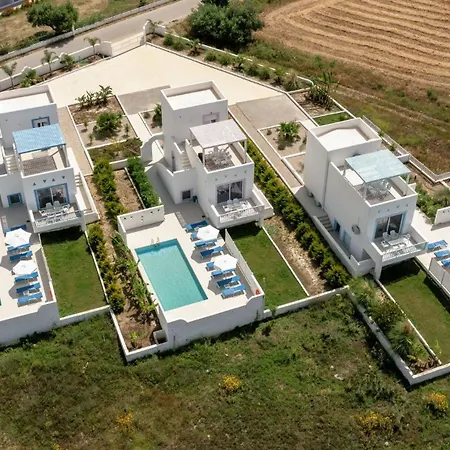 Xenos 7 With A Private Pool Near The Sea Tigaki