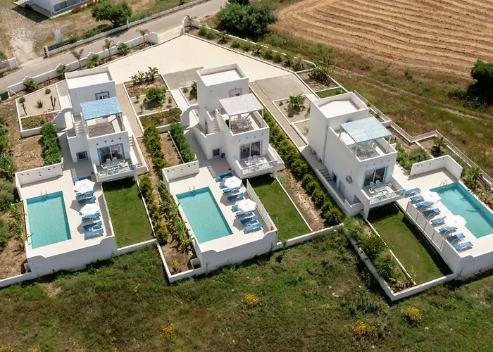 Xenos 7 With A Private Pool Near The Sea Тигаки