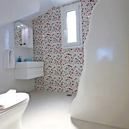 Xenos 7 With A Private Pool Near The Sea