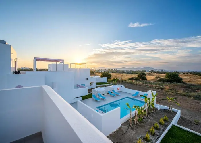 Xenos 7 With A Private Pool Near The Sea *